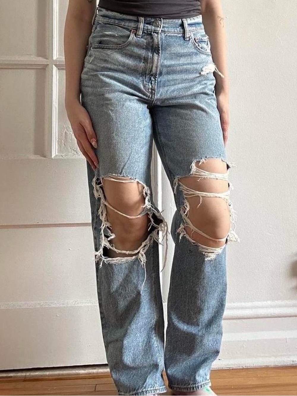 Size 6 American Eagle Distressed ‘Highest Rise Baggy Straight’ Jeans